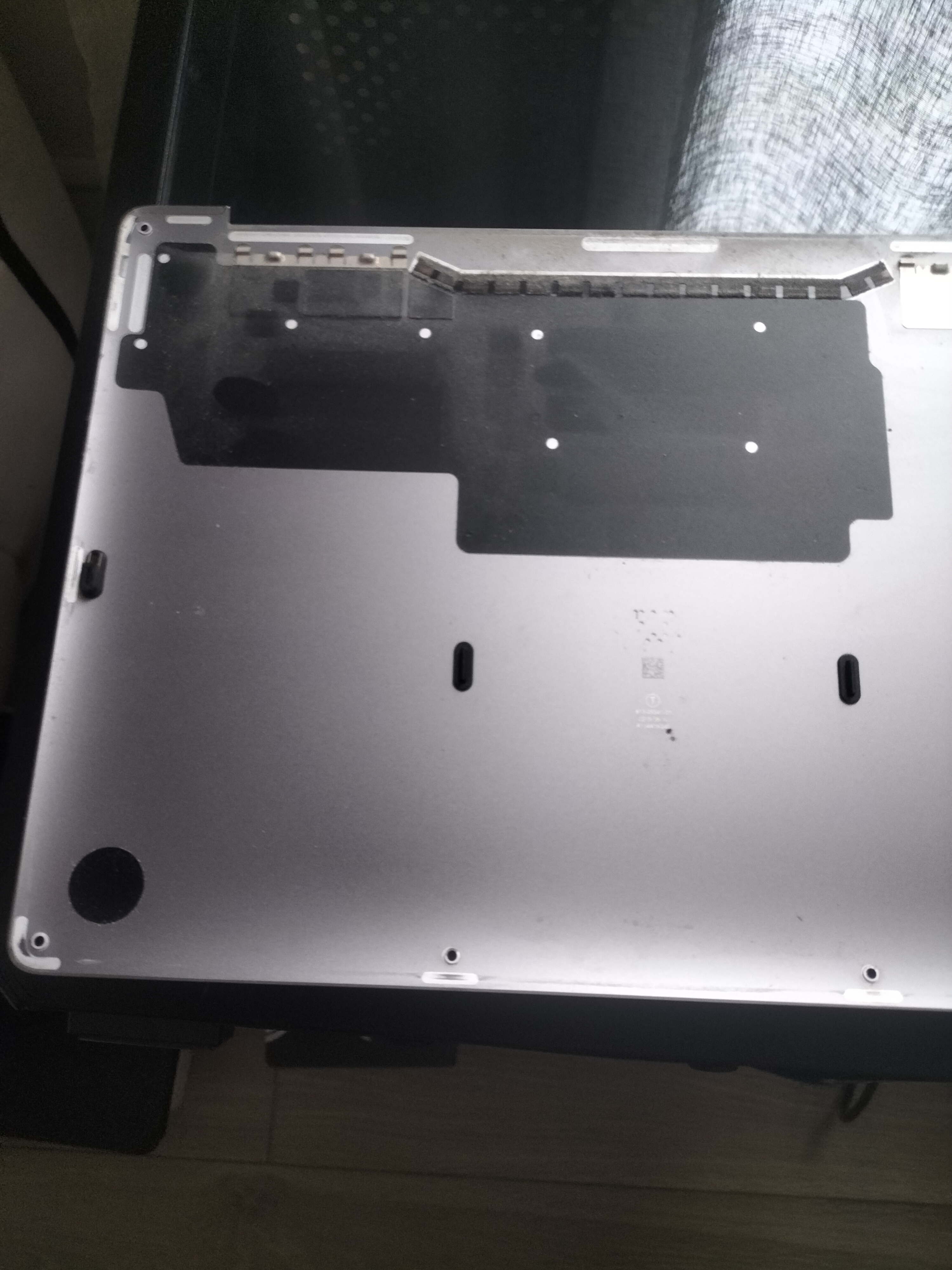 Démontage et diagnostic d’un ordinateur portable en atelier