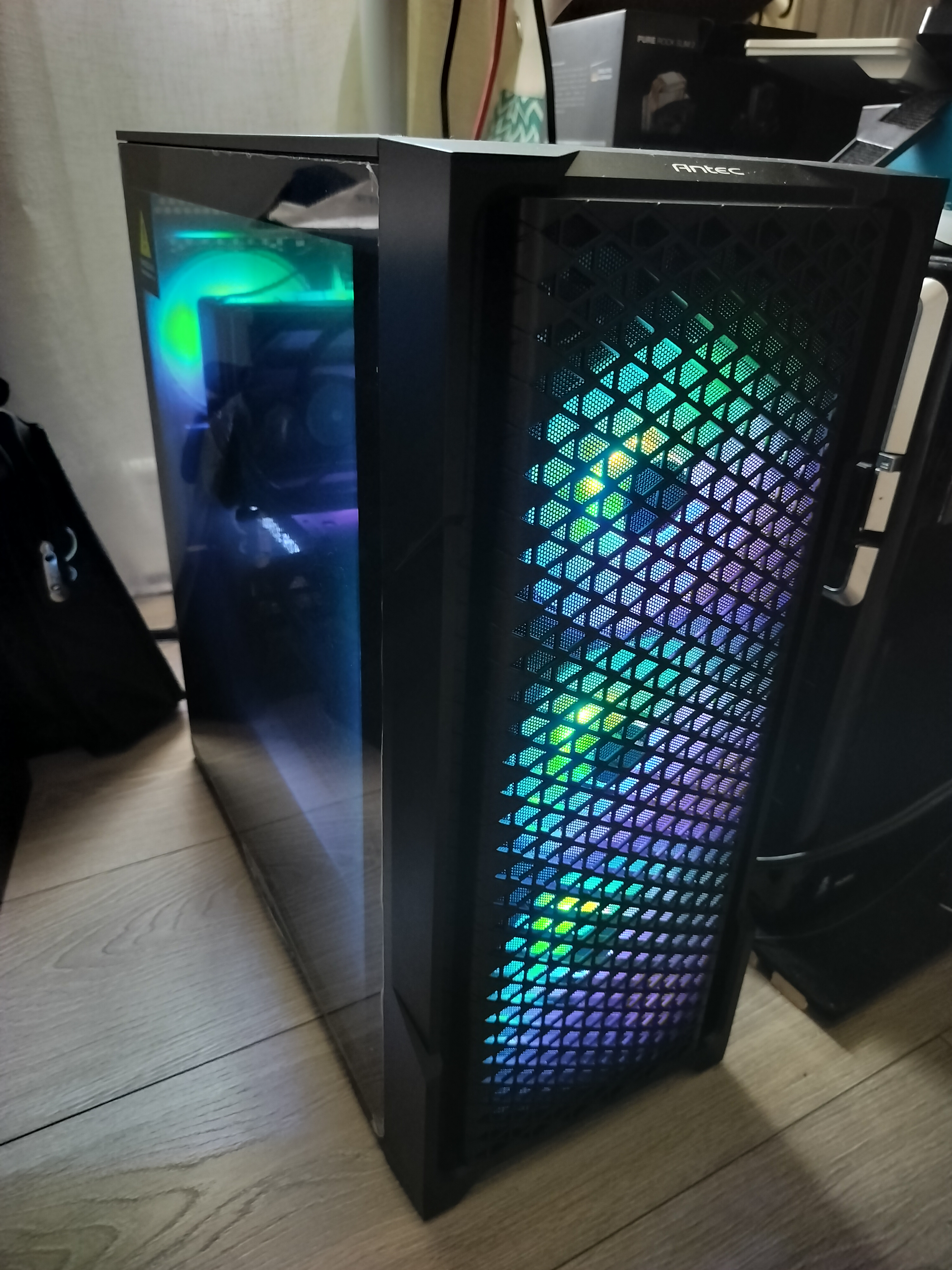 Tour PC gaming Antec RGB assemblée et ventilée