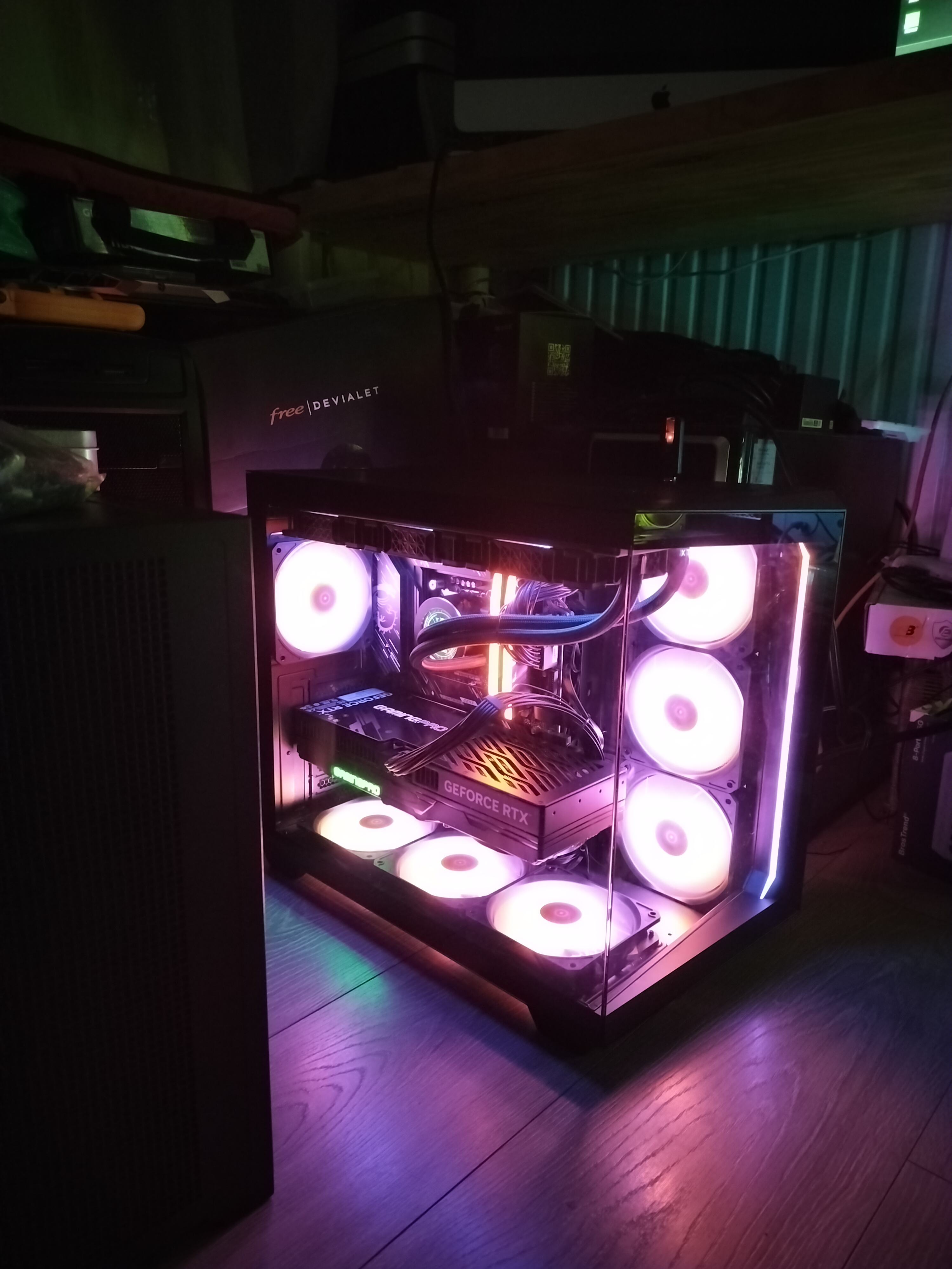 PC gaming RGB panoramique monté sur mesure