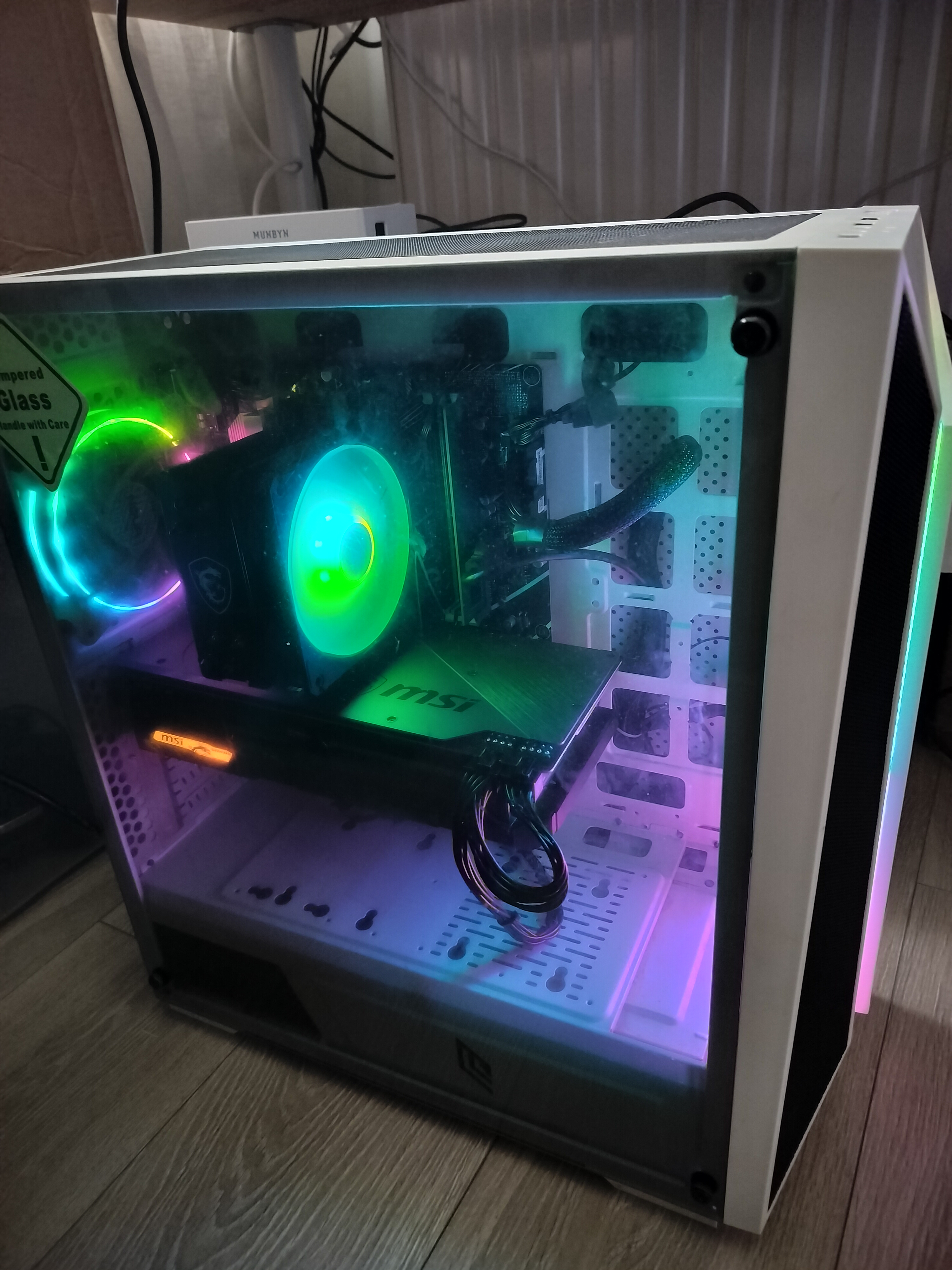 Montage PC gaming RGB avec boîtier vitré