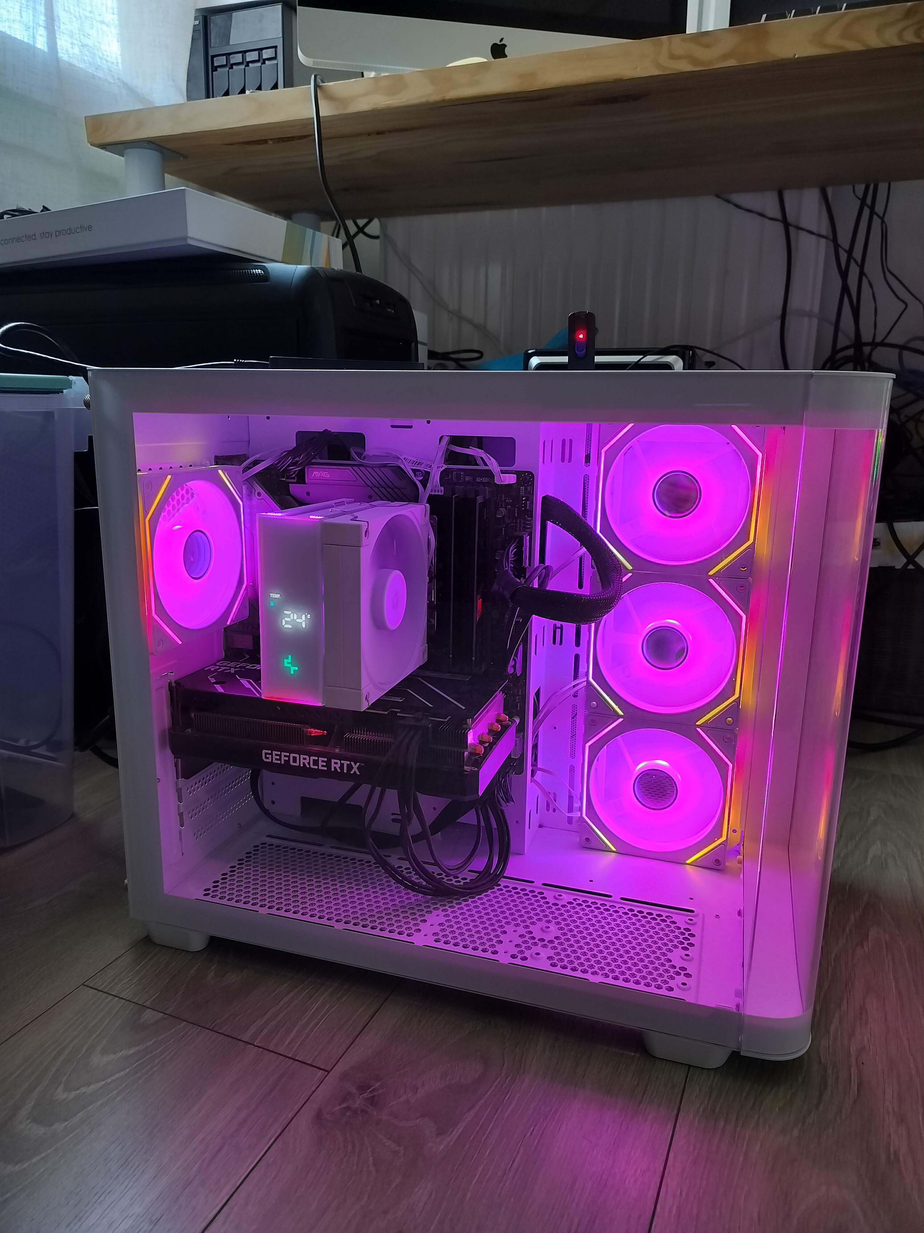 PC gaming blanc RGB avec refroidissement et RTX